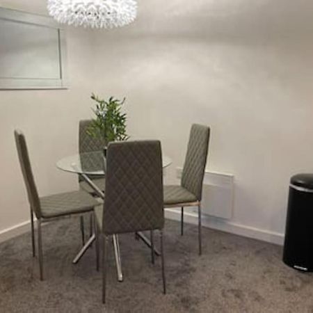 Moda Wigan 2 - Stylish 2 Bed In Central Уигън Екстериор снимка