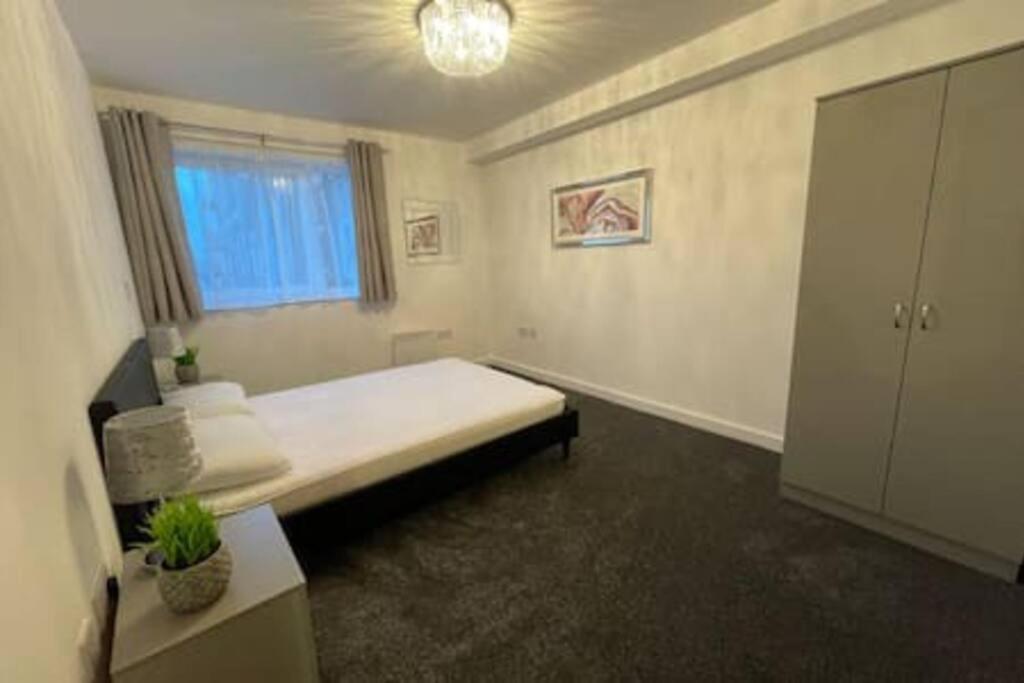 Moda Wigan 2 - Stylish 2 Bed In Central Уигън Екстериор снимка