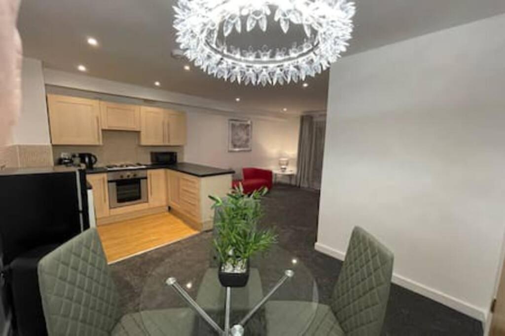 Moda Wigan 2 - Stylish 2 Bed In Central Уигън Екстериор снимка