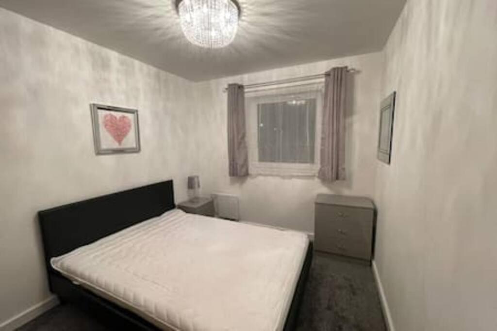 Moda Wigan 2 - Stylish 2 Bed In Central Уигън Екстериор снимка