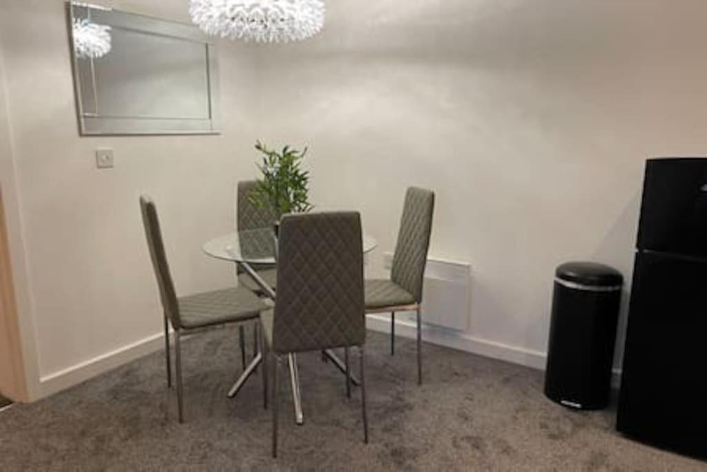 Moda Wigan 2 - Stylish 2 Bed In Central Уигън Екстериор снимка